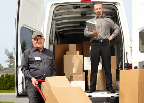 Strong moving boxes and protective supplies for Earls Court customers