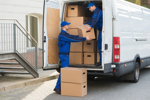 Commercial relocation process with loading and transport preparation
